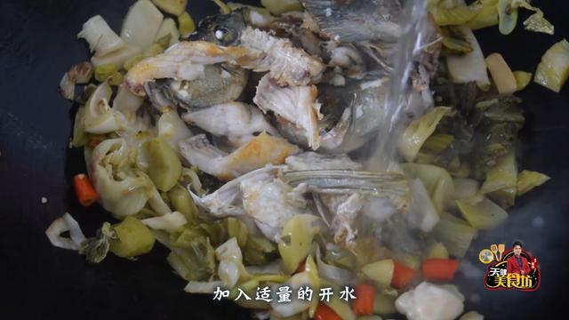 大厨教你重庆酸菜鱼正宗做法，从杀鱼到成菜毫无保留，分享真详细
