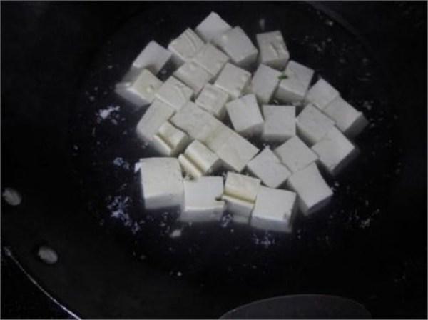 豆腐原来这么做，不仅味美还非常下饭，上桌后家人吃的津津有味