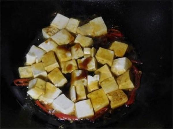 豆腐原来这么做，不仅味美还非常下饭，上桌后家人吃的津津有味