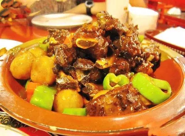 去不了东北避暑，但可吃秦皇岛“最横”东北菜