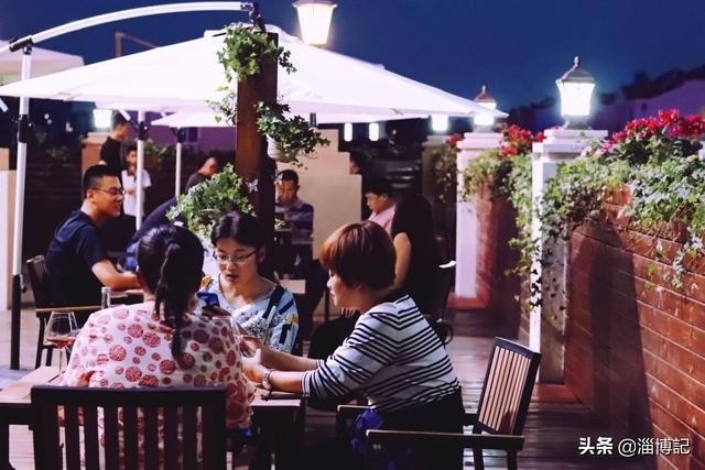 临淄新开的这家西餐厅里藏满5星美食，还有浪漫ins风+空中花园